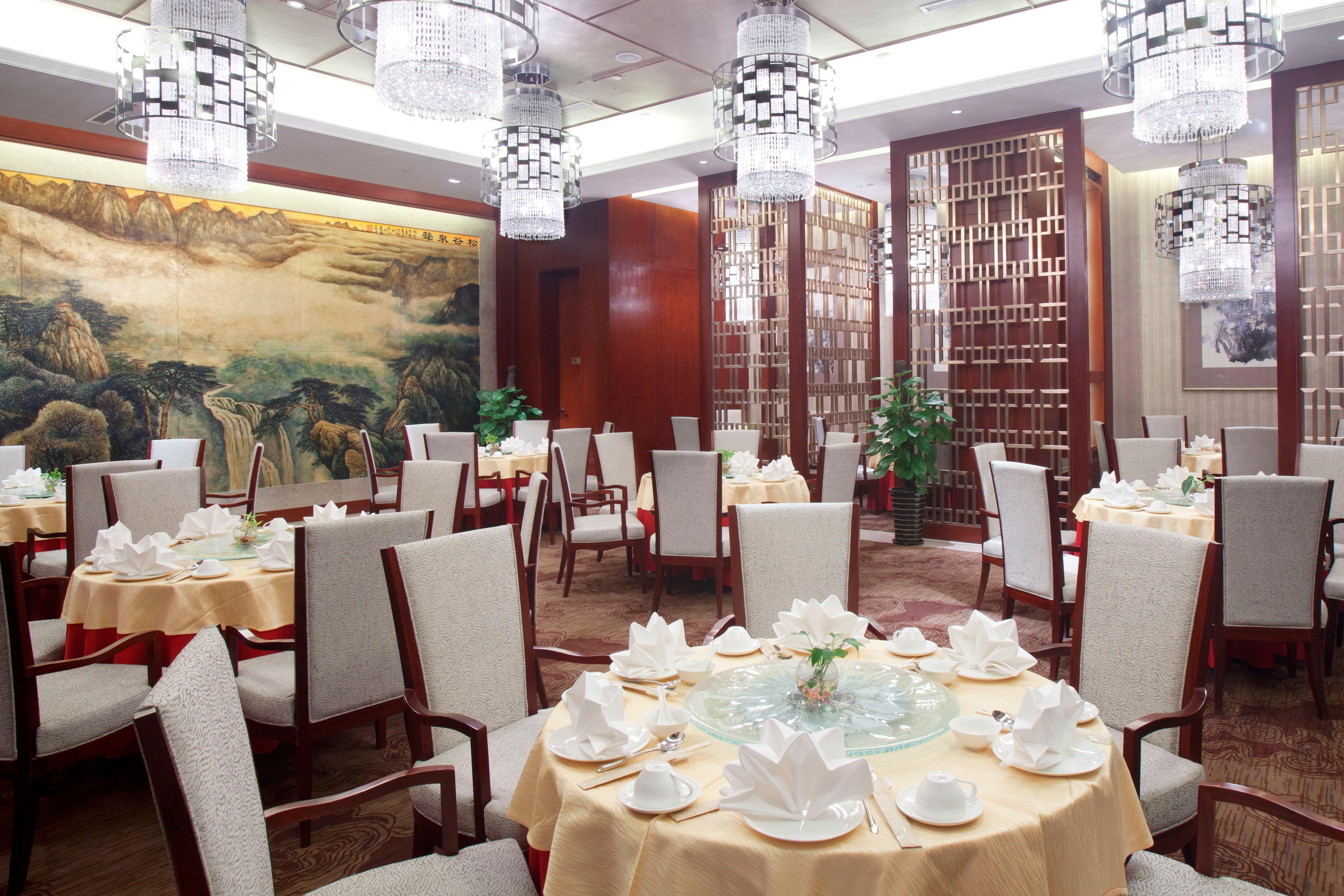 Crowne Plaza Xiangyang By Ihg Hotel Exterior photo